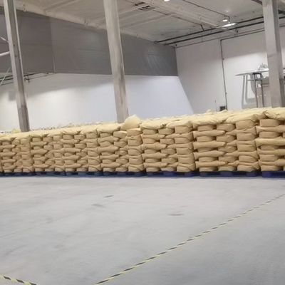 Behoorlijke, in koud water oplosbare witte koffiecrème met 35% vet en 1-4% eiwit